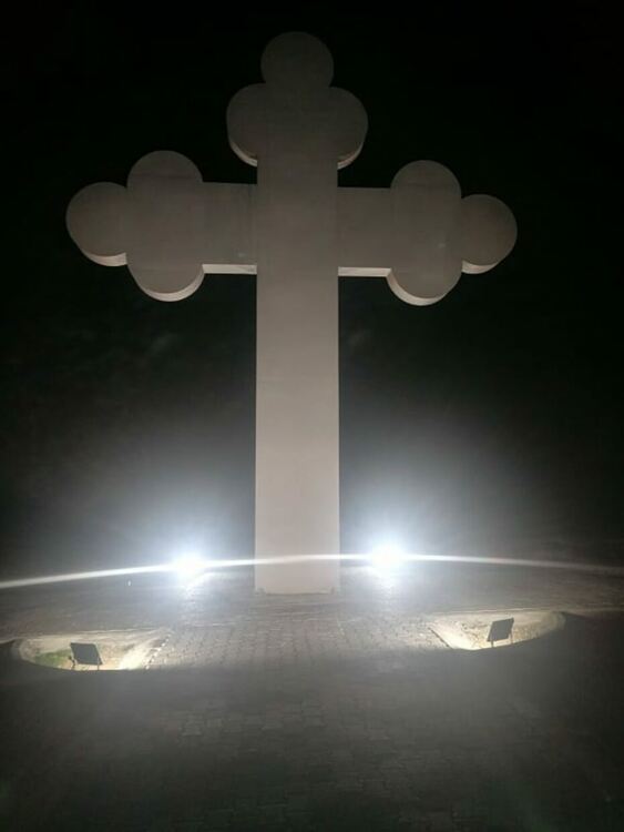 Довършиха къта за отдих до 10-метровия кръст в село Новаково 