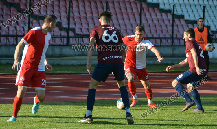 „Саяна Хасково“ победи „Загорец“ с 2:0 на „Ямача“