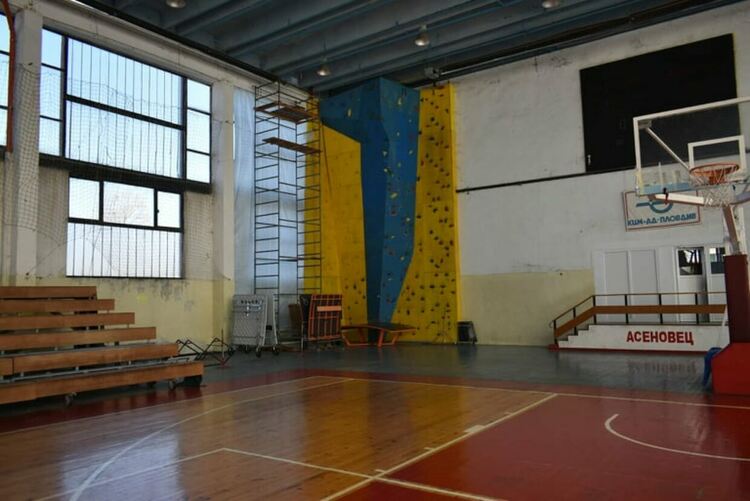 Планират ремонт на спортна зала "Асеновец"