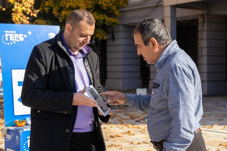 Кандидатите за народни представители на ГЕРБ проведоха разяснителна кампания за начина на гласуване в Димитровград