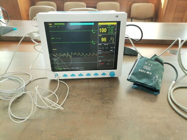 Високотехнологична апаратура за следене на витални параметри получи димитровградската болница