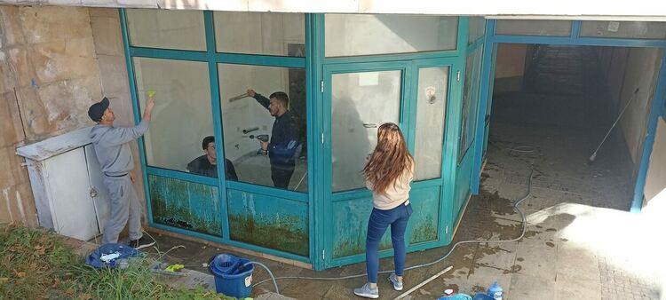 Младежи почистиха подлеза в Райково, ще облагородят пространството