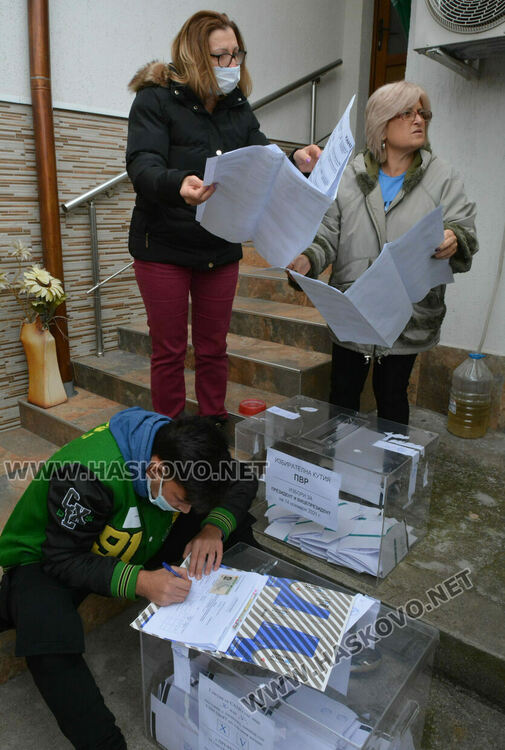 Хасковлийка гласува в подвижна урна без да е в списъка