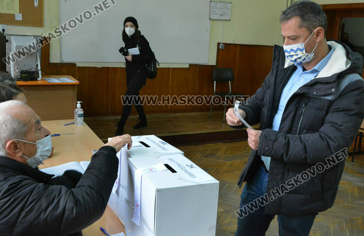 Делян Добрев: Гласувах за парламент и президент, които да изведат страната от кризата 