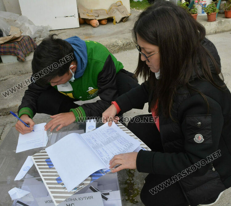 Хасковлийка гласува в подвижна урна без да е в списъка