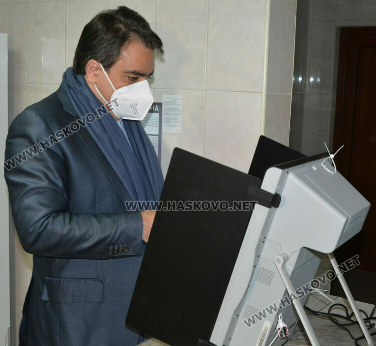 Асен Василев: Гласувах за промяна