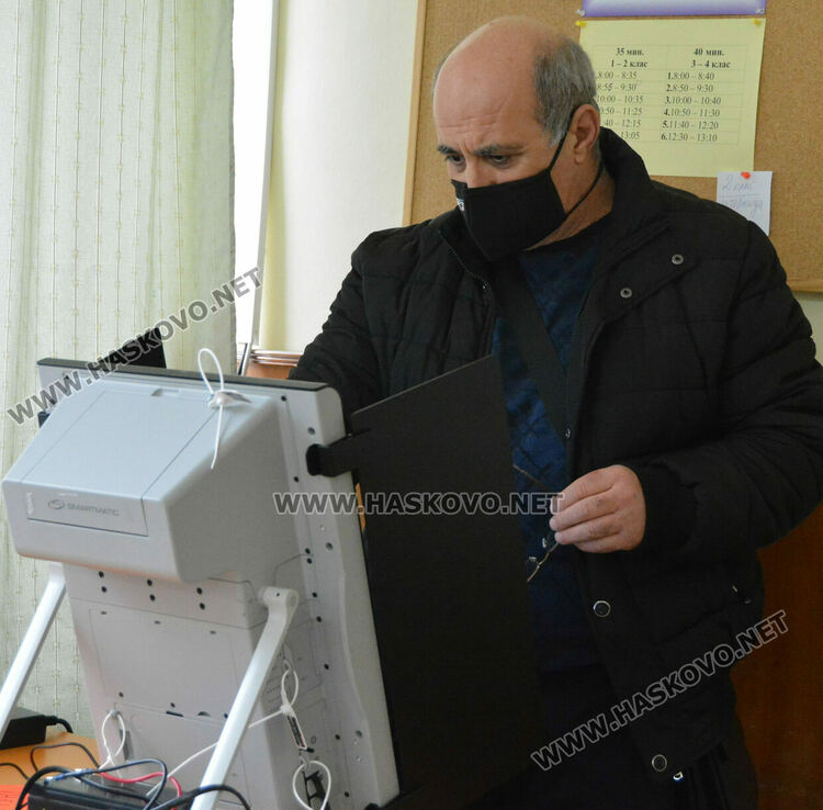 Делян Добрев: Гласувах за парламент и президент, които да изведат страната от кризата 