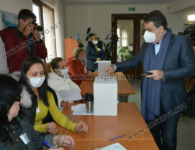 Асен Василев: Гласувах за промяна