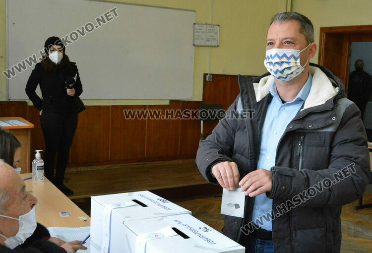 Делян Добрев: Гласувах за парламент и президент, които да изведат страната от кризата 