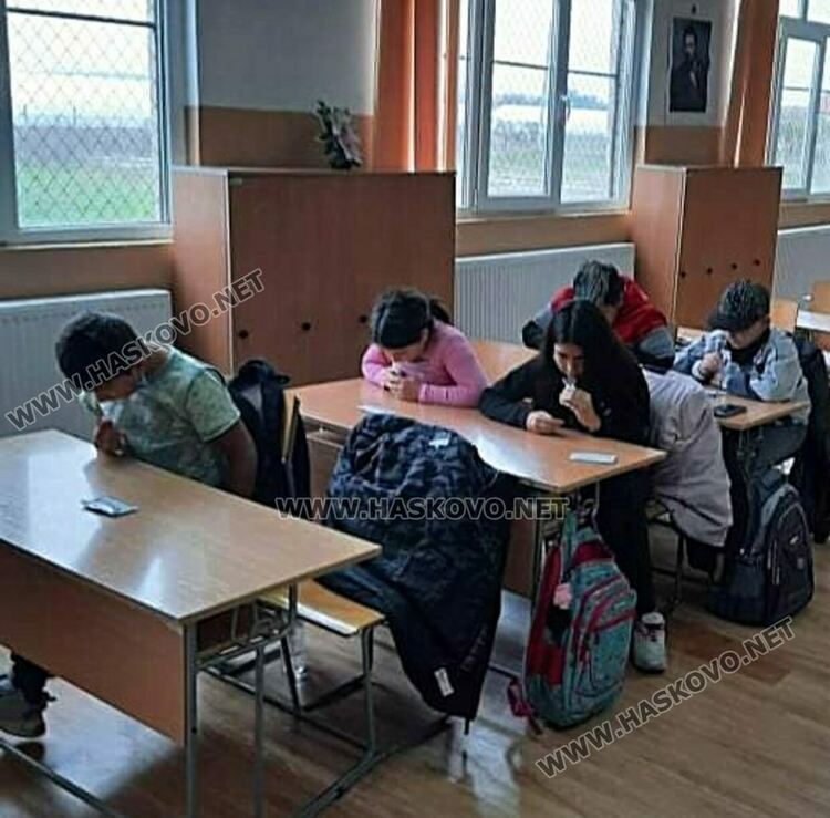 В Узунджово тестваха децата за Ковид-19 навън за спокойствие на родителите