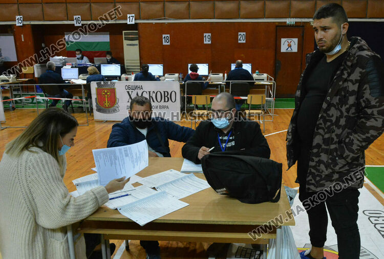 Радев-Йотова убедителни в Хасково, ПП-втора политическа сила при  близо 8 % обработени СИК протоколи