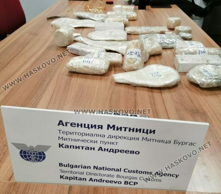 Откриха златни накити за над 400 000 лева в тайник на автобус