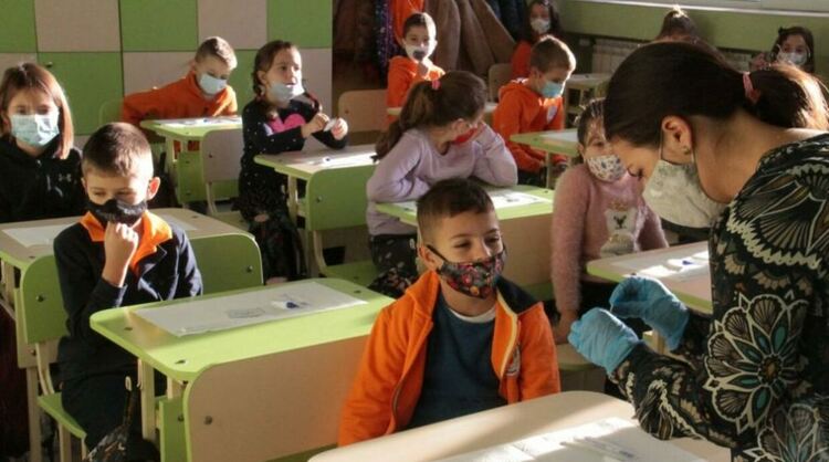 Отрицателни са всички тестове на ученици, учители и непедагогически персонал в Пернишка област