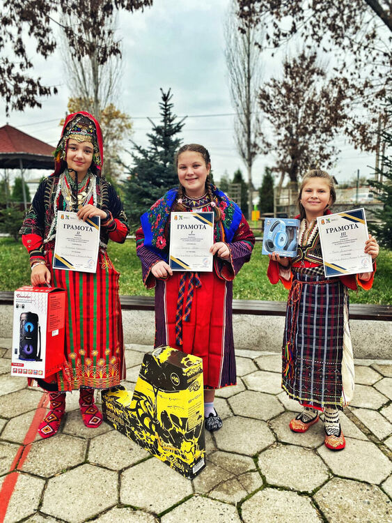 Връчиха наградите от конкурса ,,Любопитно за родния ми край - от архива на баба и дядо”