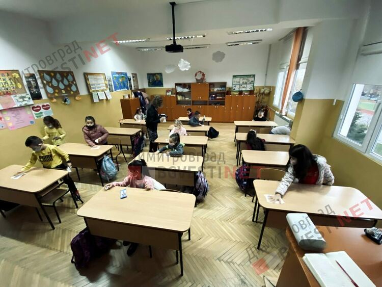 Тестване на децата в училище - те го приемат на игра