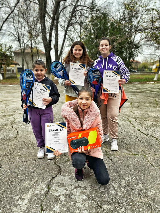 Връчиха наградите от конкурса ,,Любопитно за родния ми край - от архива на баба и дядо”
