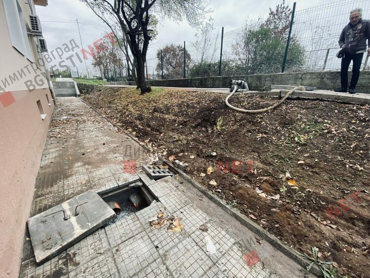 Наводни се новооткритият център за временно настаняване в Димитровград