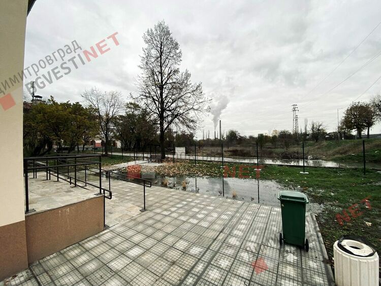 Наводни се новооткритият център за временно настаняване в Димитровград