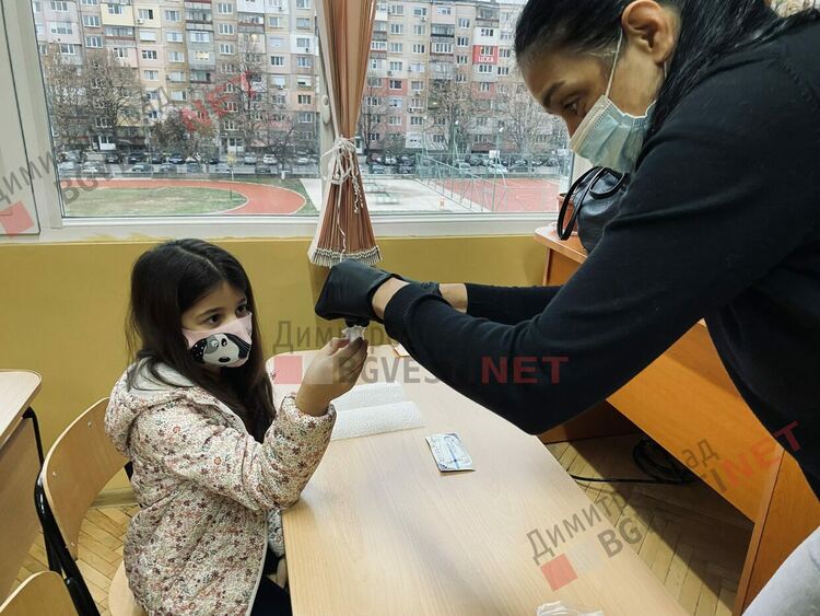 Тестване на децата в училище - те го приемат на игра