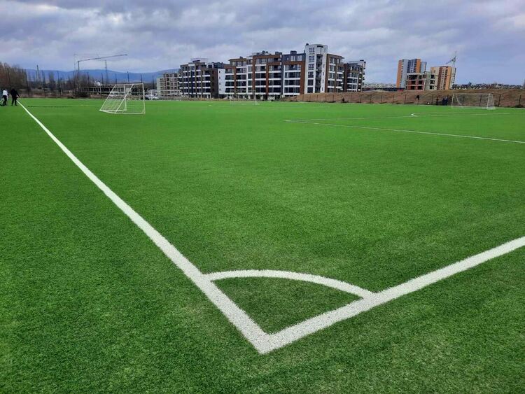 Модерно футболно игрище е изградено до стадион "Металург" в Перник