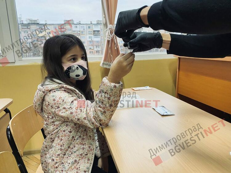 Тестване на децата в училище - те го приемат на игра