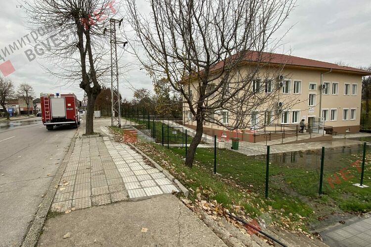 Наводни се новооткритият център за временно настаняване в Димитровград