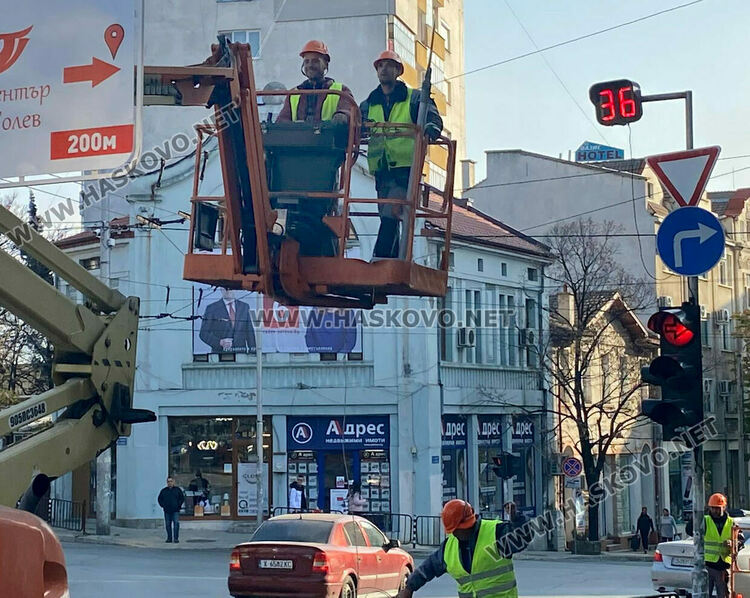 Продължава работата по икономичното улично осветление в Хасково