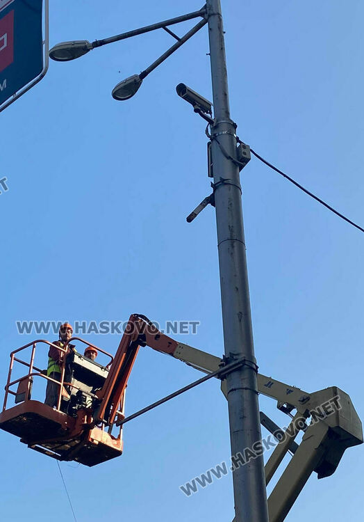 Продължава работата по икономичното улично осветление в Хасково