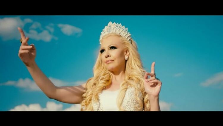 Фолк-певицата Луна си осигури президентски фенклуб  в Смолянско с 271 гласа / Обновена/