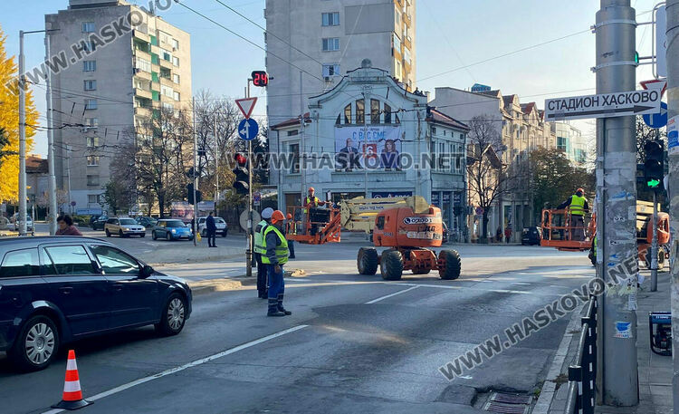 Продължава работата по икономичното улично осветление в Хасково