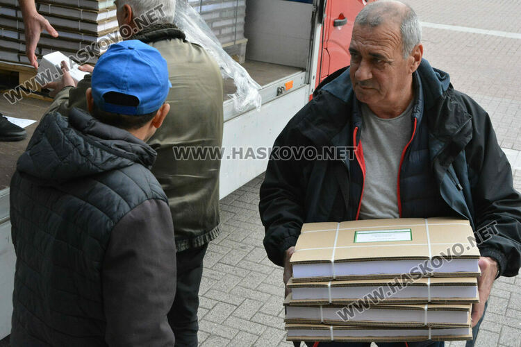 Изборните книжа за Хасково и Кърджали пристигнаха ден по-рано от бюлетините