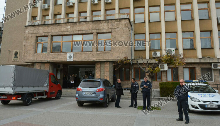 Изборните книжа за Хасково и Кърджали пристигнаха ден по-рано от бюлетините