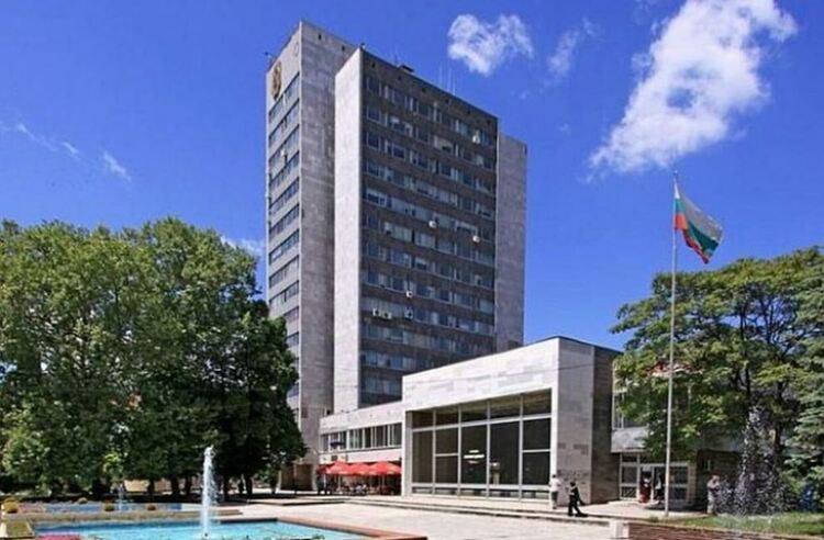 Художник подари на перничани проект за естетическа визуализация на площада