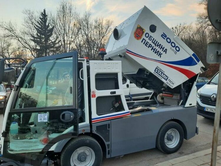 Община Перник закупи нова мотометачна машина