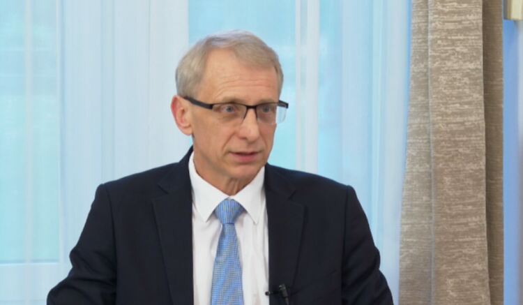 Николай Денков: Отпада идеята училищата да плащат тестовете на големите ученици