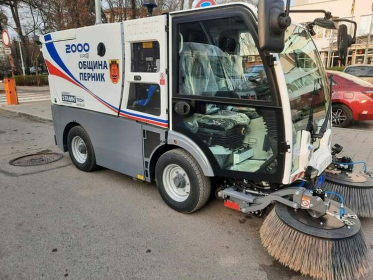 Община Перник закупи нова мотометачна машина