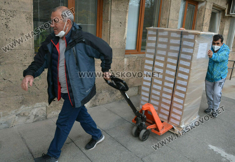 234 хил. бюлетини за балотажа за президент пристигнаха в Хасково
