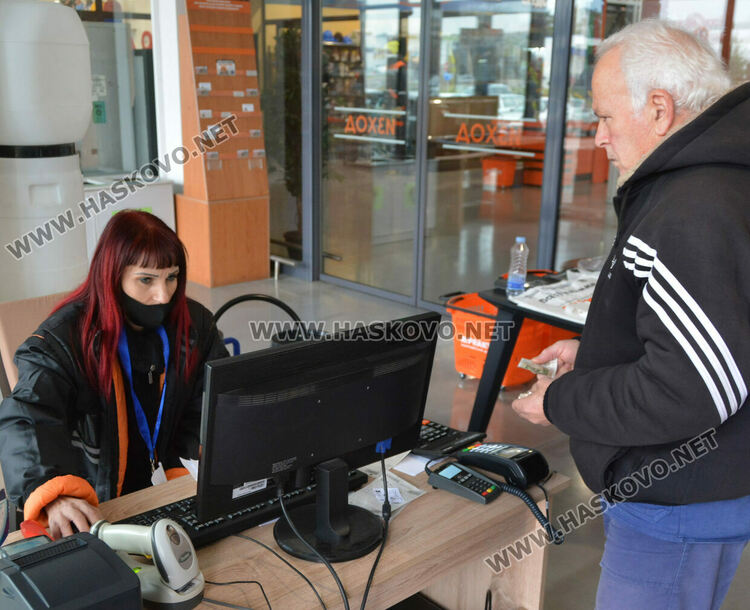 Черният петък подрани: голямото пазаруване започна при строги мерки и изнесени мостри