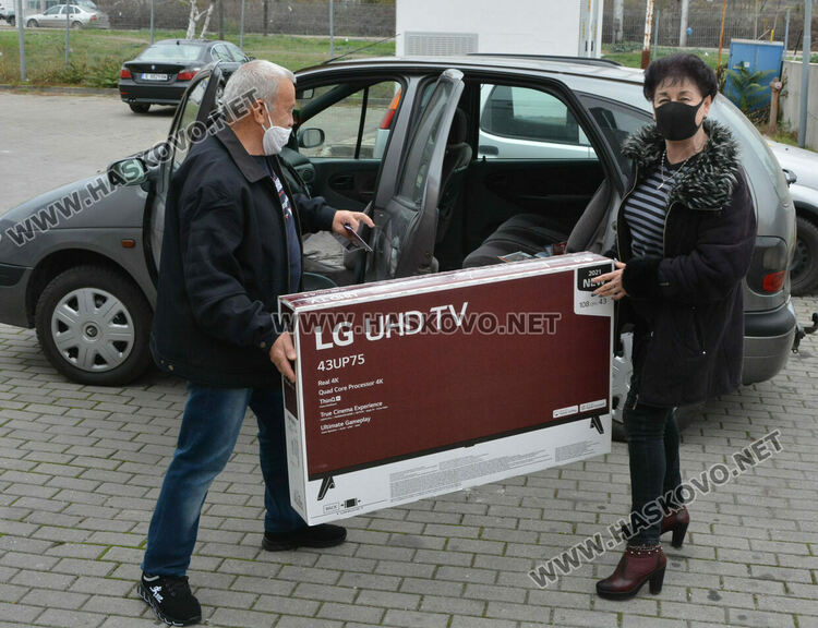 Черният петък подрани: голямото пазаруване започна при строги мерки и изнесени мостри