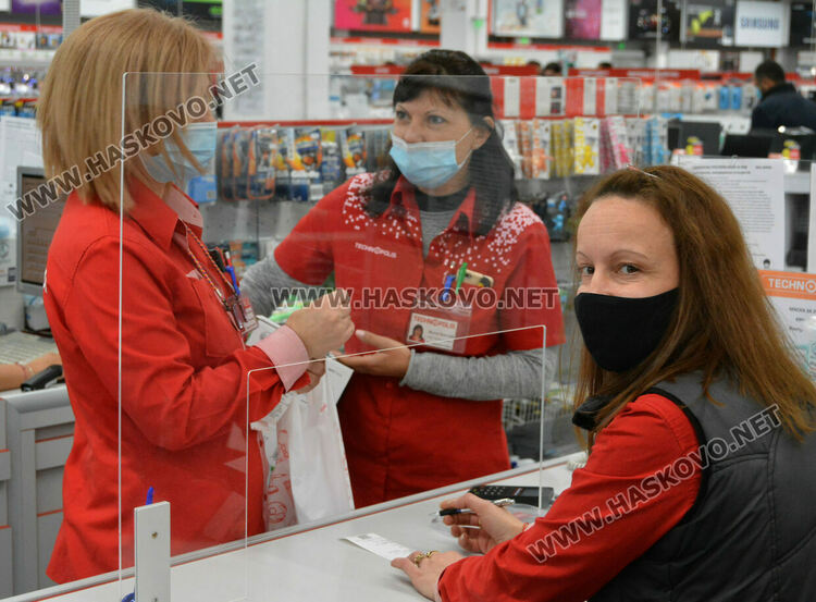 Черният петък подрани: голямото пазаруване започна при строги мерки и изнесени мостри