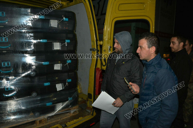 Секционните комисии получиха бюлетините за президентския балотаж, рано сутринта пристигнаха и машините