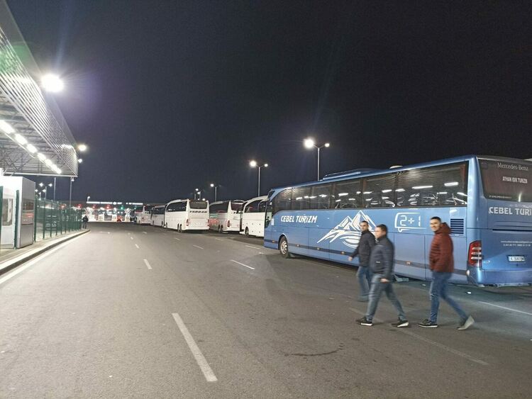 Депутати протестираха на ГКПП „Капитан Андреево”срещу масираните проверки на автобуси идващи от Турция