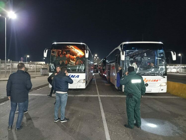 Депутати протестираха на ГКПП „Капитан Андреево”срещу масираните проверки на автобуси идващи от Турция