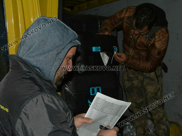 Секционните комисии получиха бюлетините за президентския балотаж, рано сутринта пристигнаха и машините