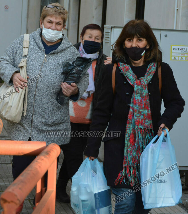 Секционните комисии получиха бюлетините за президентския балотаж, рано сутринта пристигнаха и машините