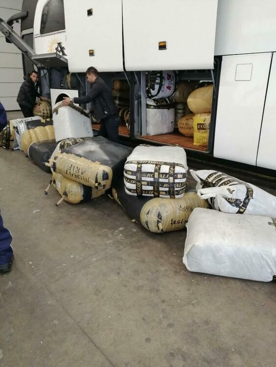 37 автобуса проверени на ГКПП "Капитан Андреево",в 13 от тях стоки ментета