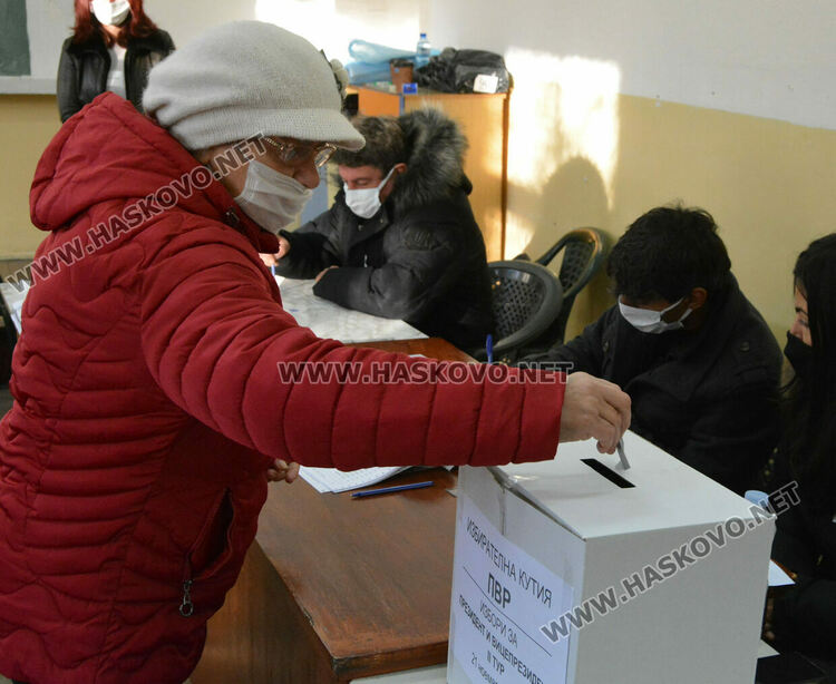 232 337 избиратели в Хасковска област гласуват на президентския балотаж