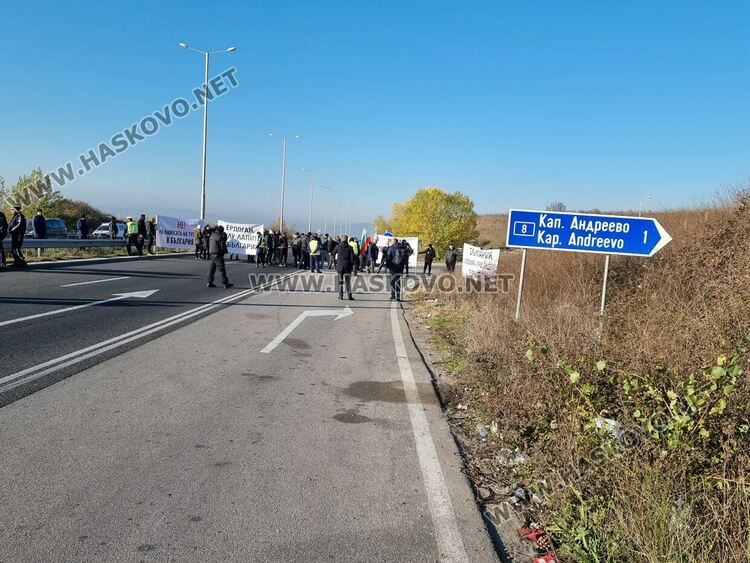  Протест при  турската граница срещу изборния туризъм