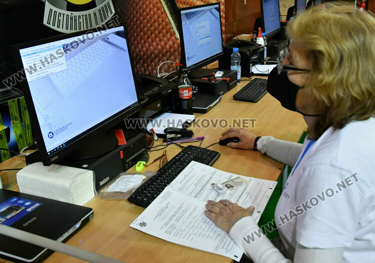 Секционните избирателни комисии предават книжата в РИК