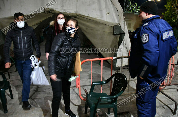 Секционните избирателни комисии предават книжата в РИК